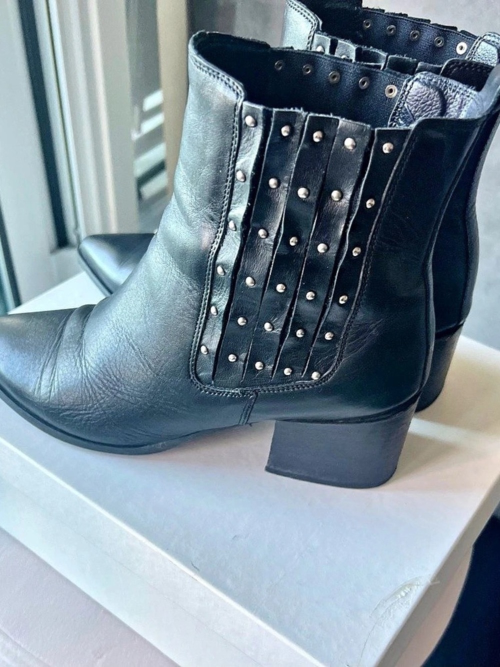 L'INTERVALLE Yula Studded Leather Ankle Boots in Black EU 38